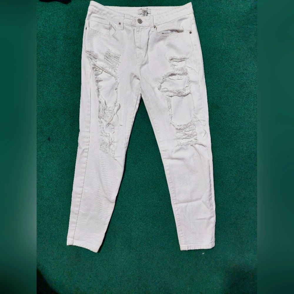 White Ripped Jeans/Pants